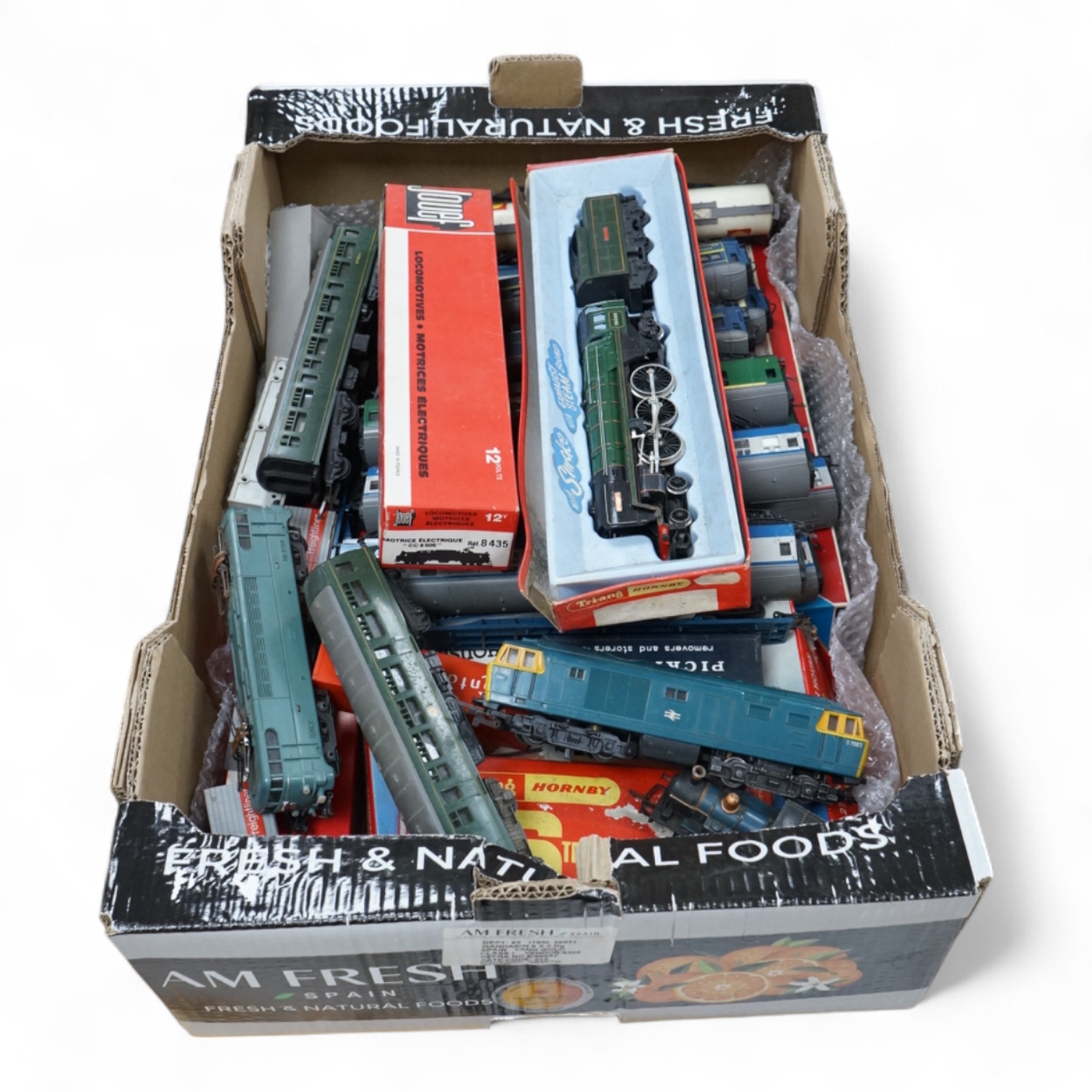 Thirty-three 00 and HO gauge railway items by Hornby, Tri-ang, Jouef, etc., including five locomotives; a Britannia Class, an SNCF Bo-Bo pantograph loco, etc. together with eleven bogie coaches, including BR Intercity st